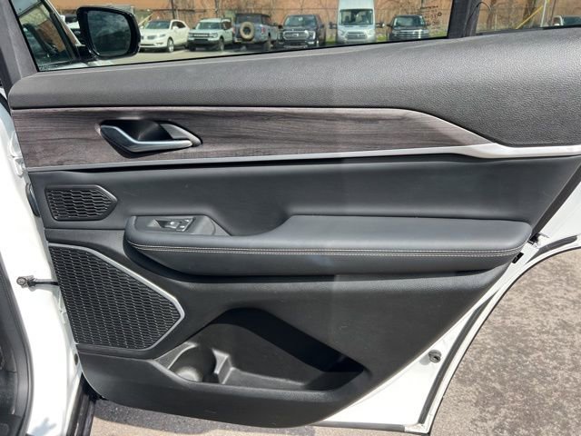 Used 2023 Jeep Grand Cherokee L Limited image 14