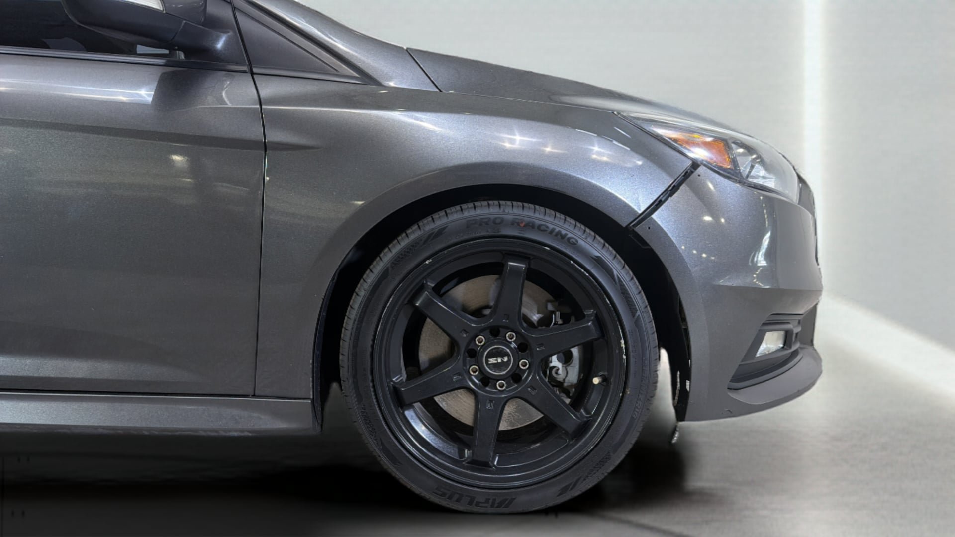Used 2017 Ford Focus ST FWD image 34