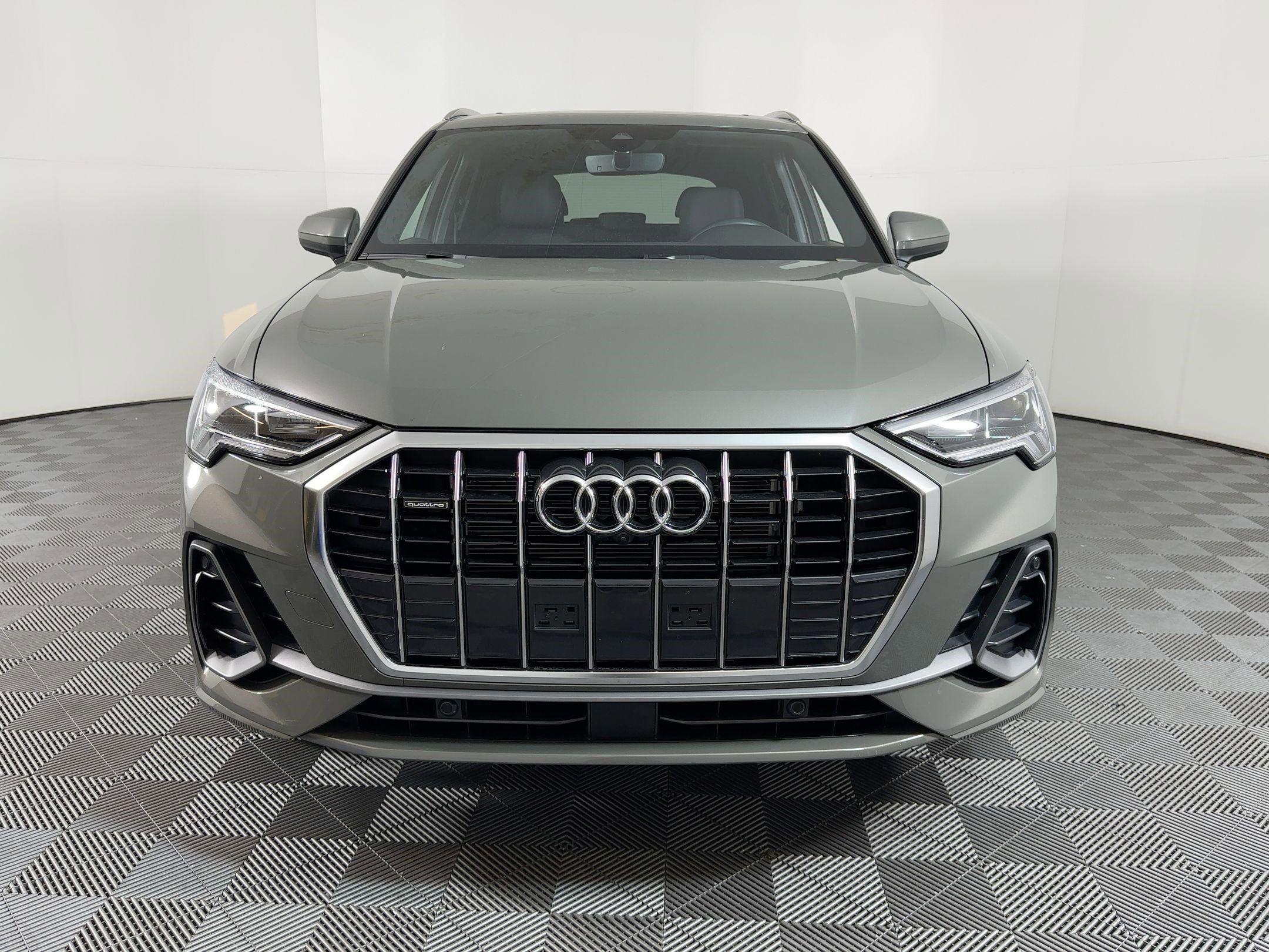 Certified 2025 Audi Q3 2.0T Premium Plus w/ Premium Plus Package image 4