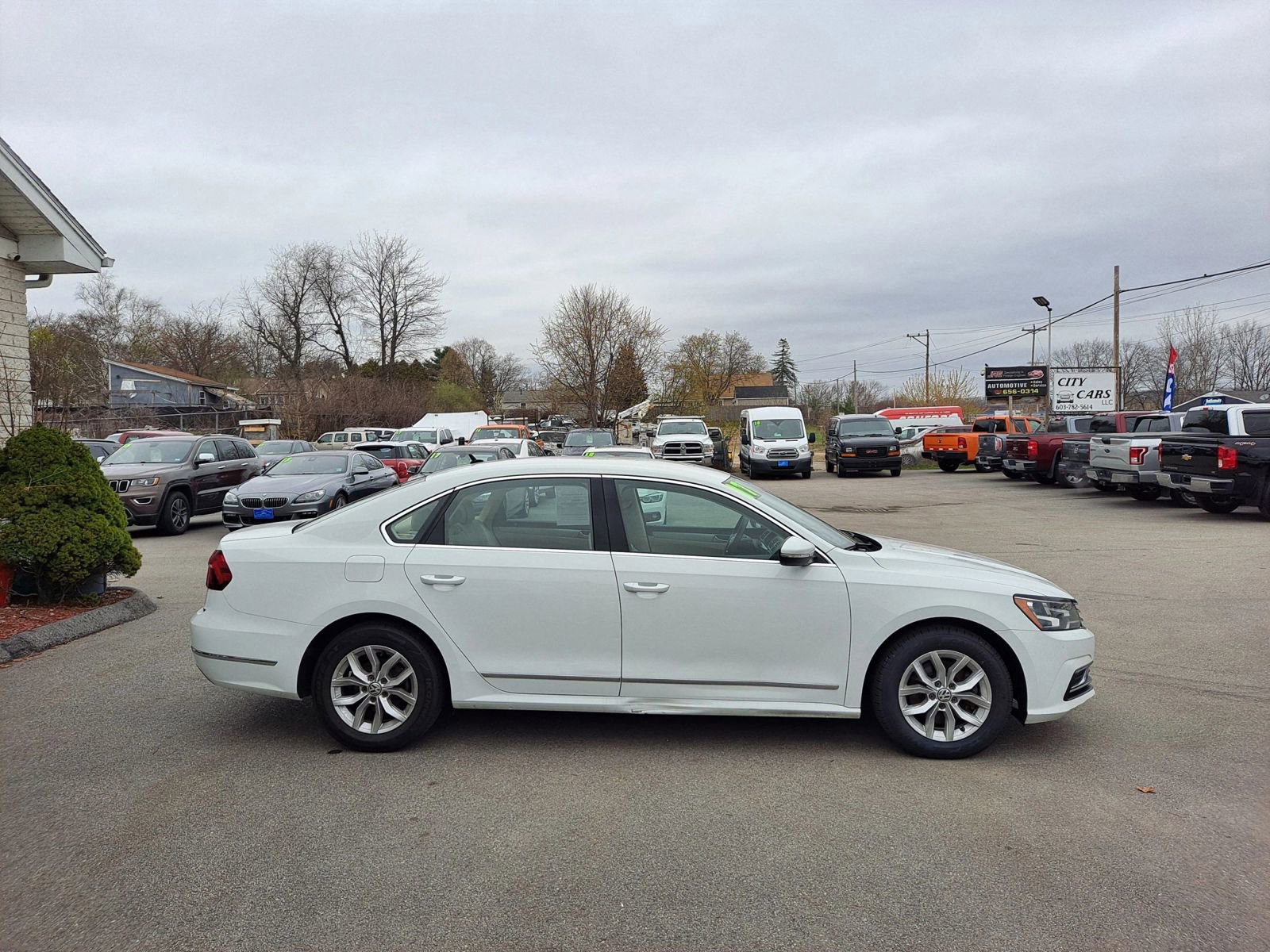Used 2017 Volkswagen Passat 1.8T S FWD image 4