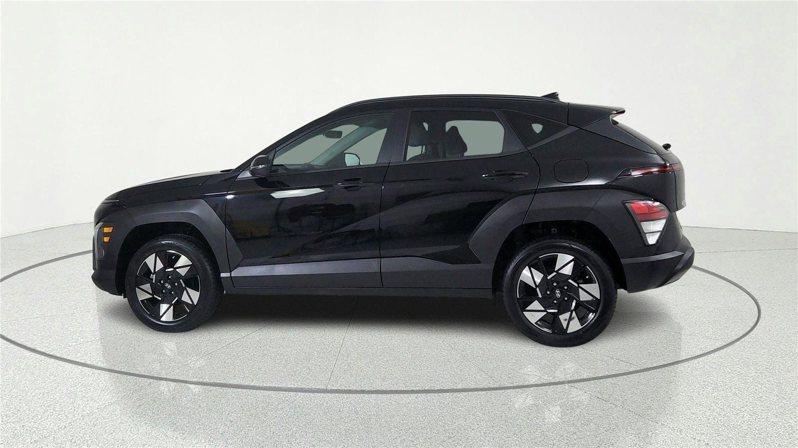 Used 2025 Hyundai Kona SEL AWD/4WD image 3