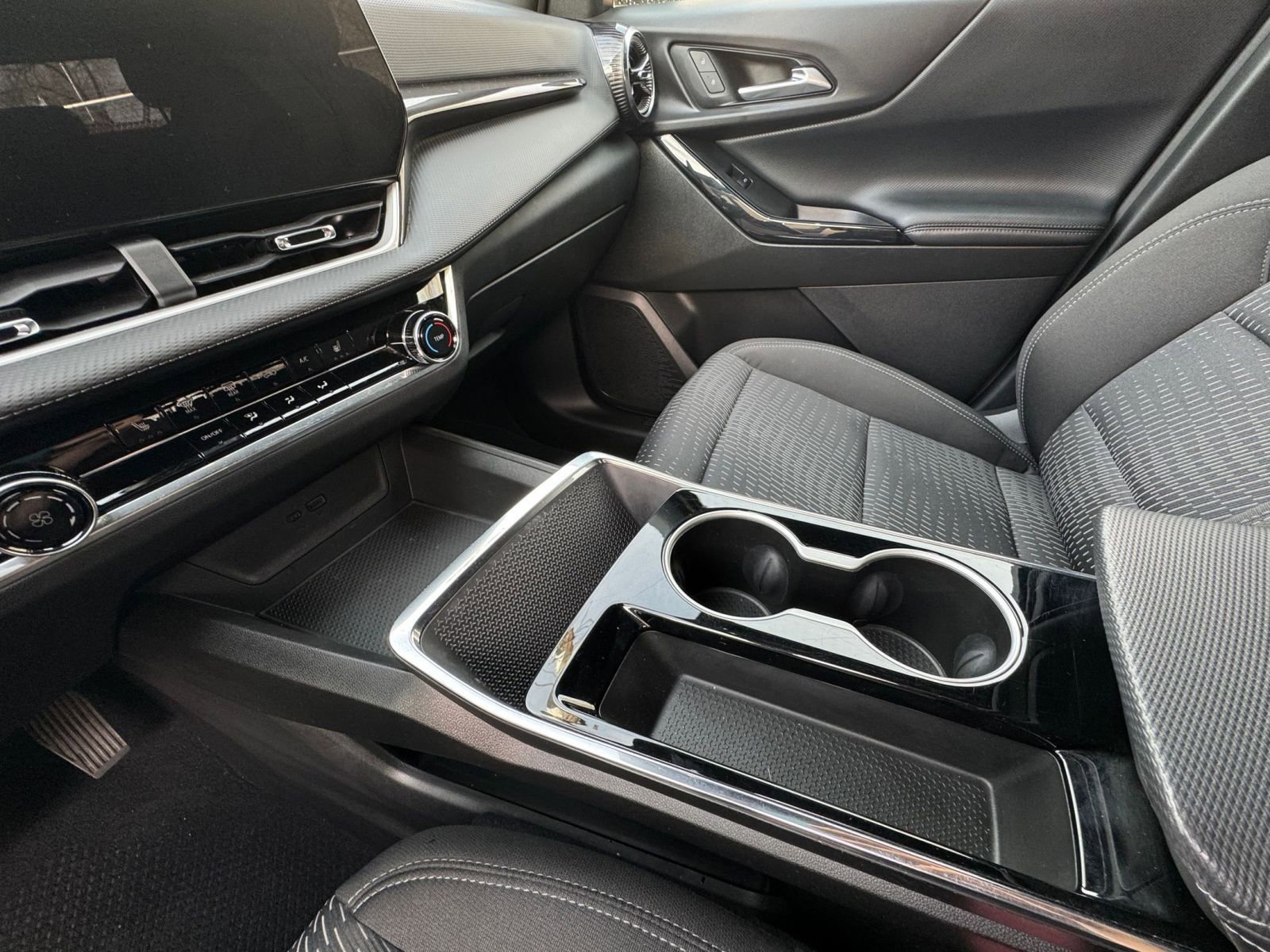 Used 2025 Chevrolet Equinox LT image 40