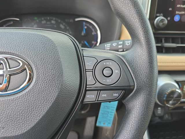 Used 2025 Toyota RAV4 LE image 17