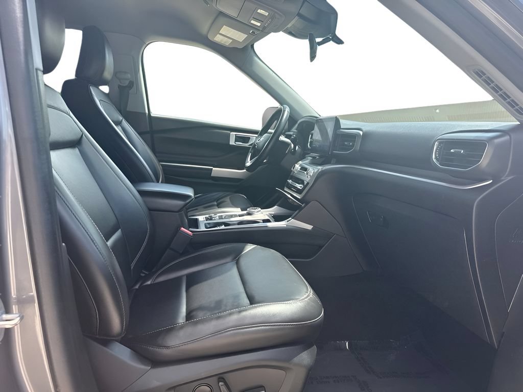 Used 2022 Ford Explorer XLT w/ Equipment Group 202A AWD/4WD image 24