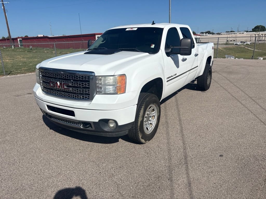 Used 2014 GMC Sierra 2500 Denali w/ Suspension Package, Off-Road AWD/4WD image 4