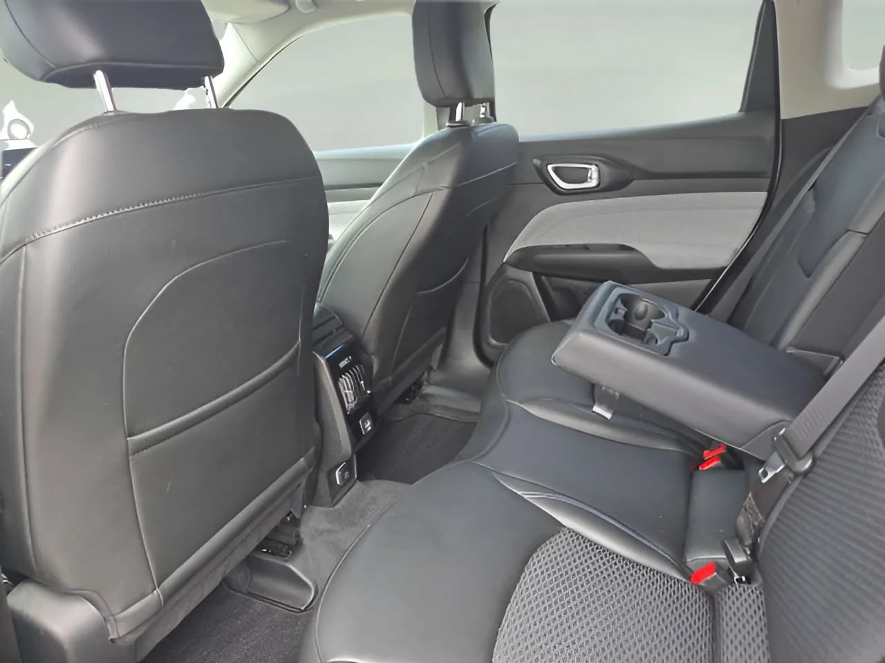 Used 2022 Jeep Compass Latitude AWD/4WD image 12