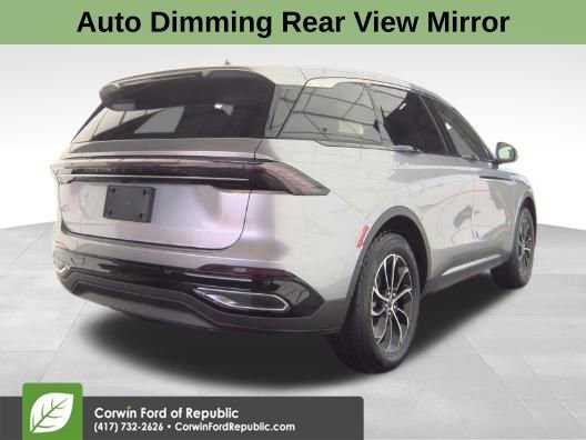 Used 2025 Lincoln Nautilus Premier image 4