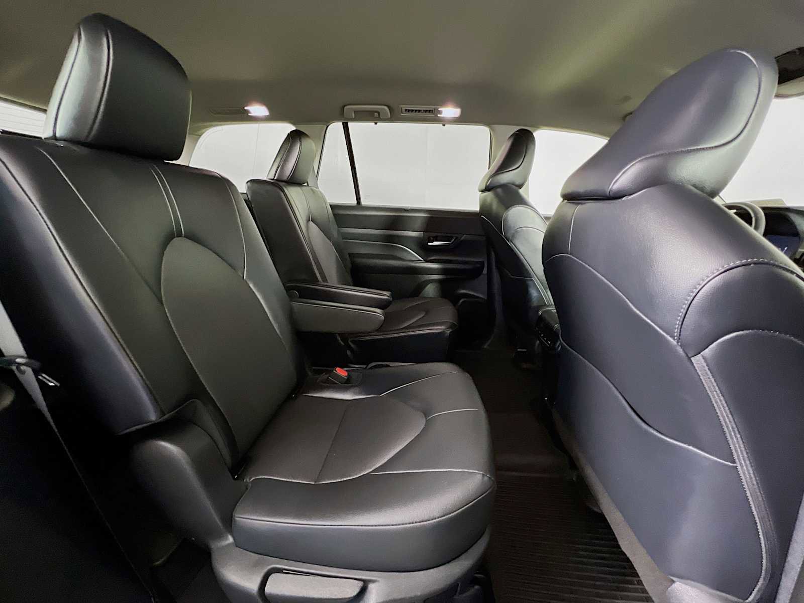 Used 2024 Toyota Grand Highlander XLE image 27