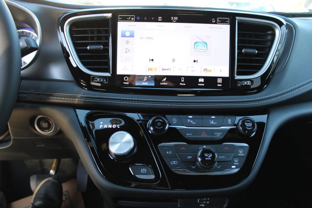 New 2026 Chrysler Pacifica Select image 17