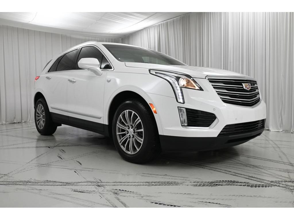 Used 2018 Cadillac XT5 Luxury w/ Driver Awareness Package AWD/4WD image 2