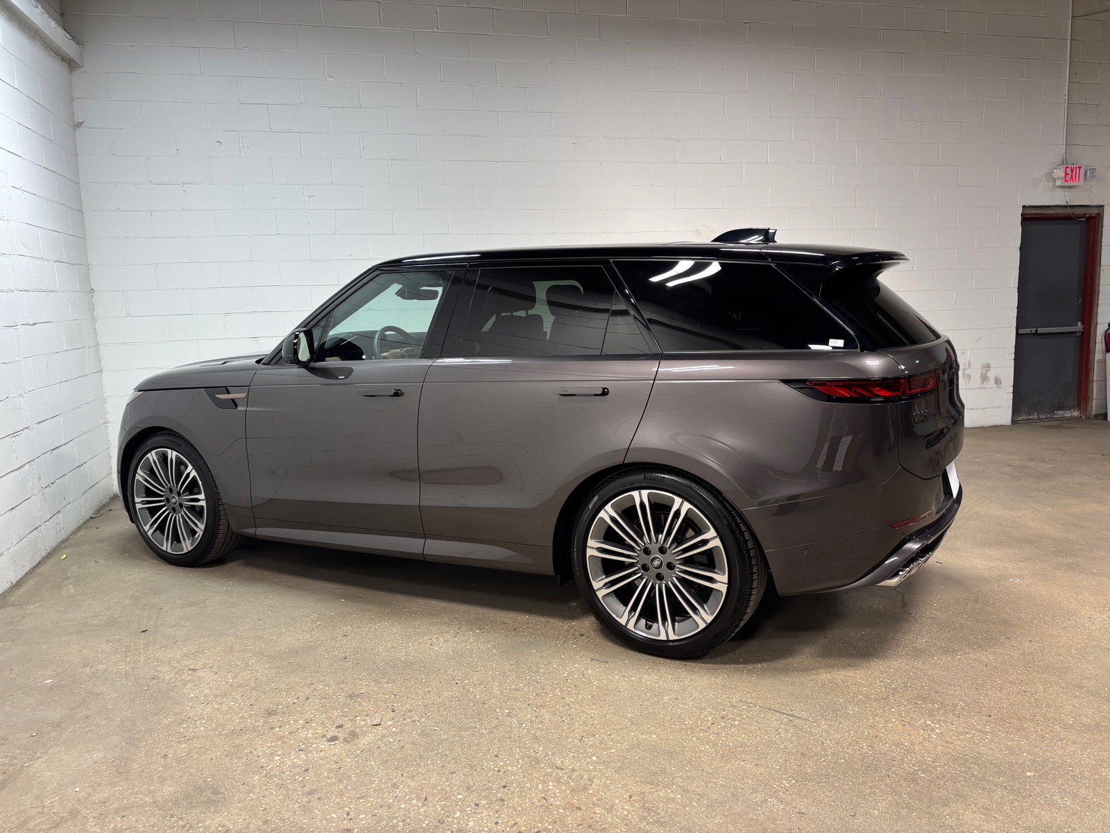 Used 2025 Land Rover Range Rover Sport Dynamic SE AWD/4WD image 10