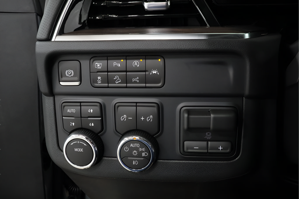 New 2026 Chevrolet Suburban Premier w/ Sun And Tow Package AWD/4WD image 19