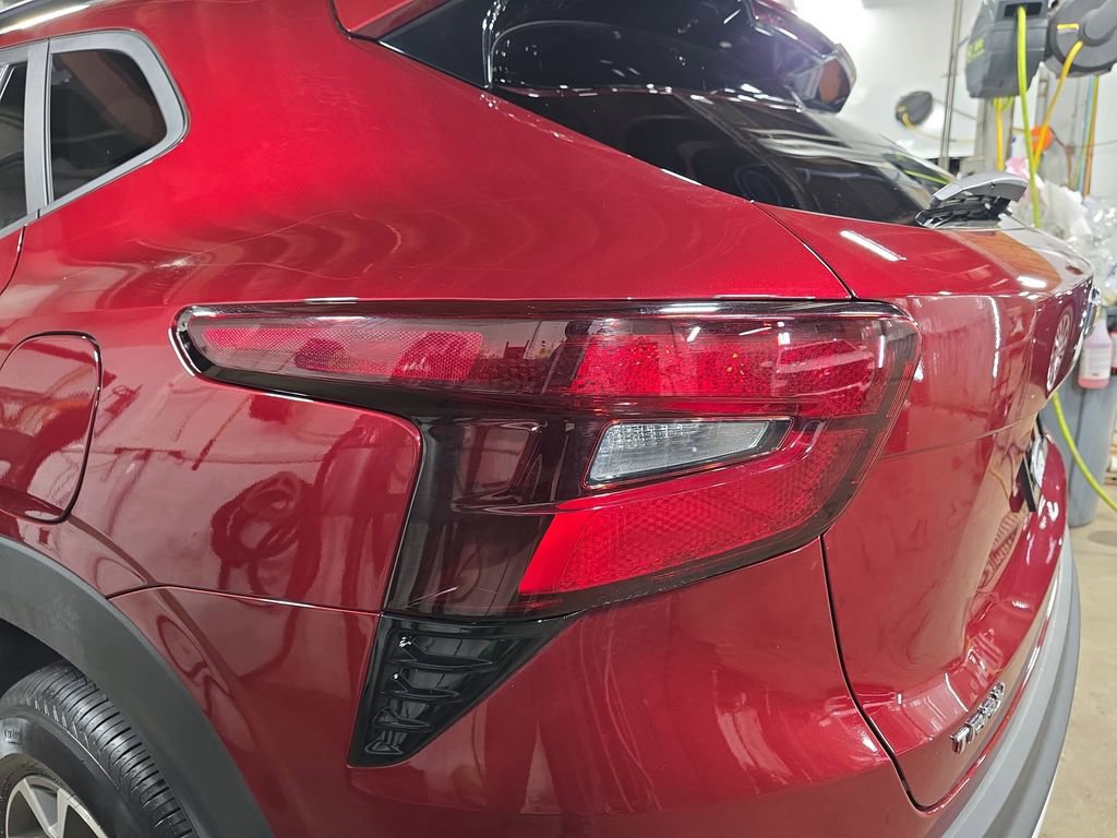 Used 2025 Chevrolet Trax LT w/ LT Convenience Package image 32