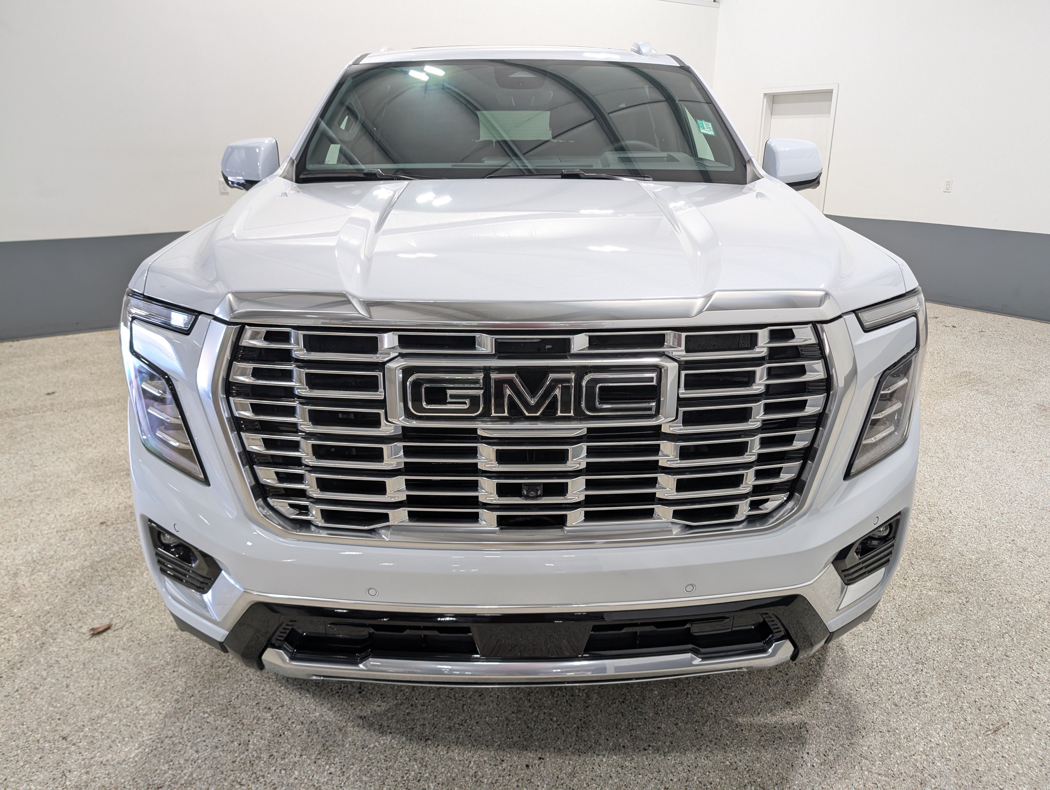 Used 2026 GMC Yukon Denali w/ Advanced Technology Package AWD/4WD image 8