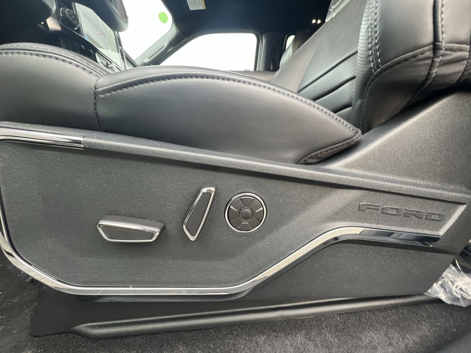 New 2025 Ford F150 Platinum w/ Equipment Group 702A High image 14