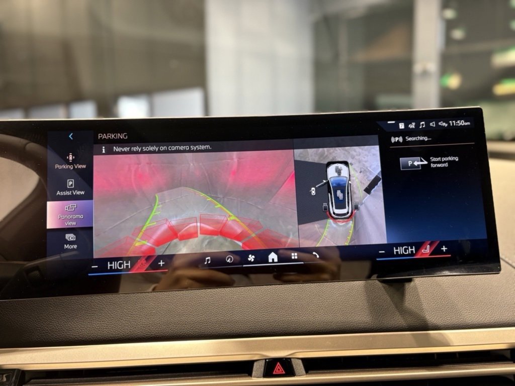 Used 2025 BMW iX xDrive50 w/ Sport Package image 8