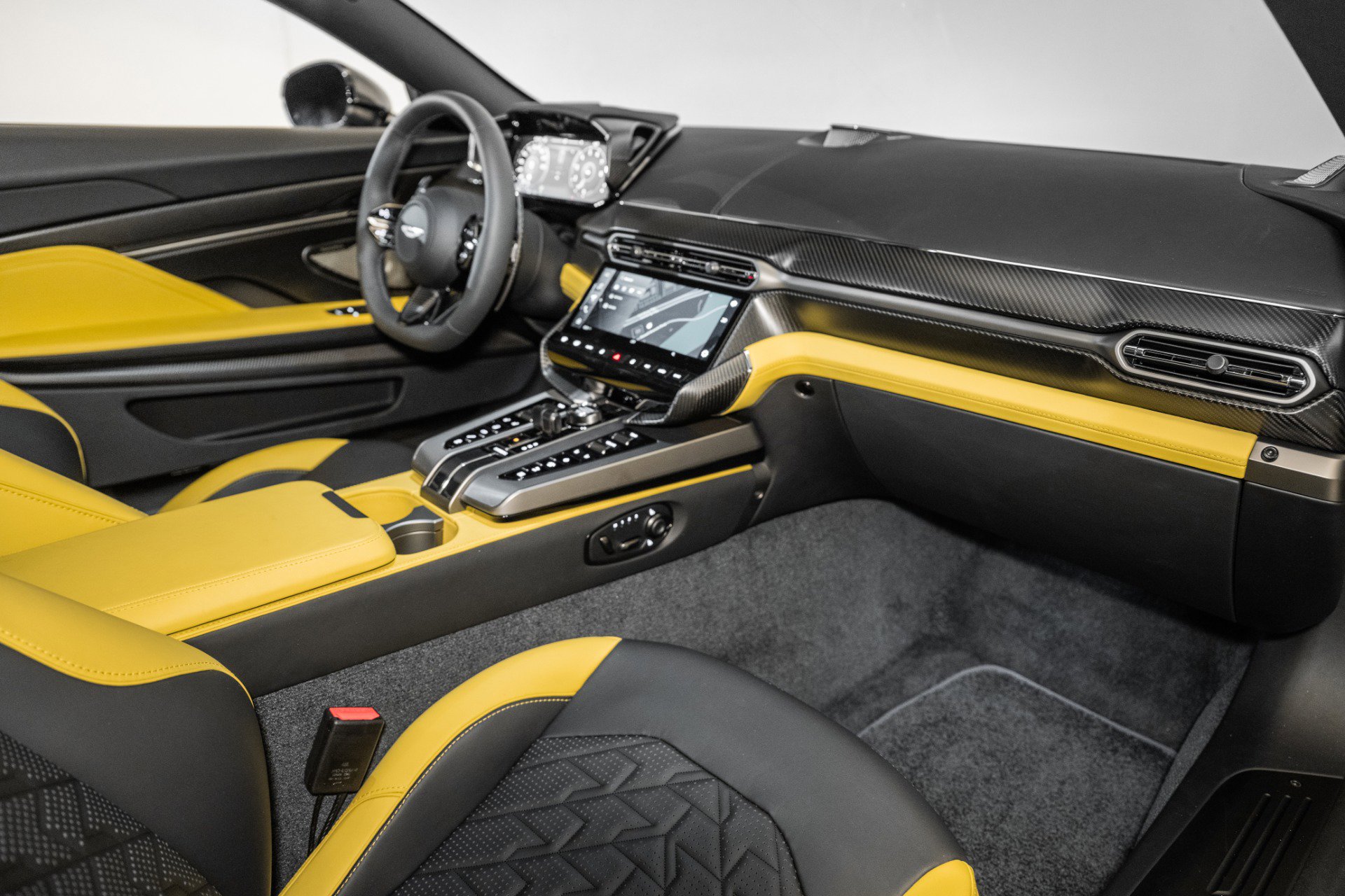Used 2025 Aston Martin Vanquish image 16