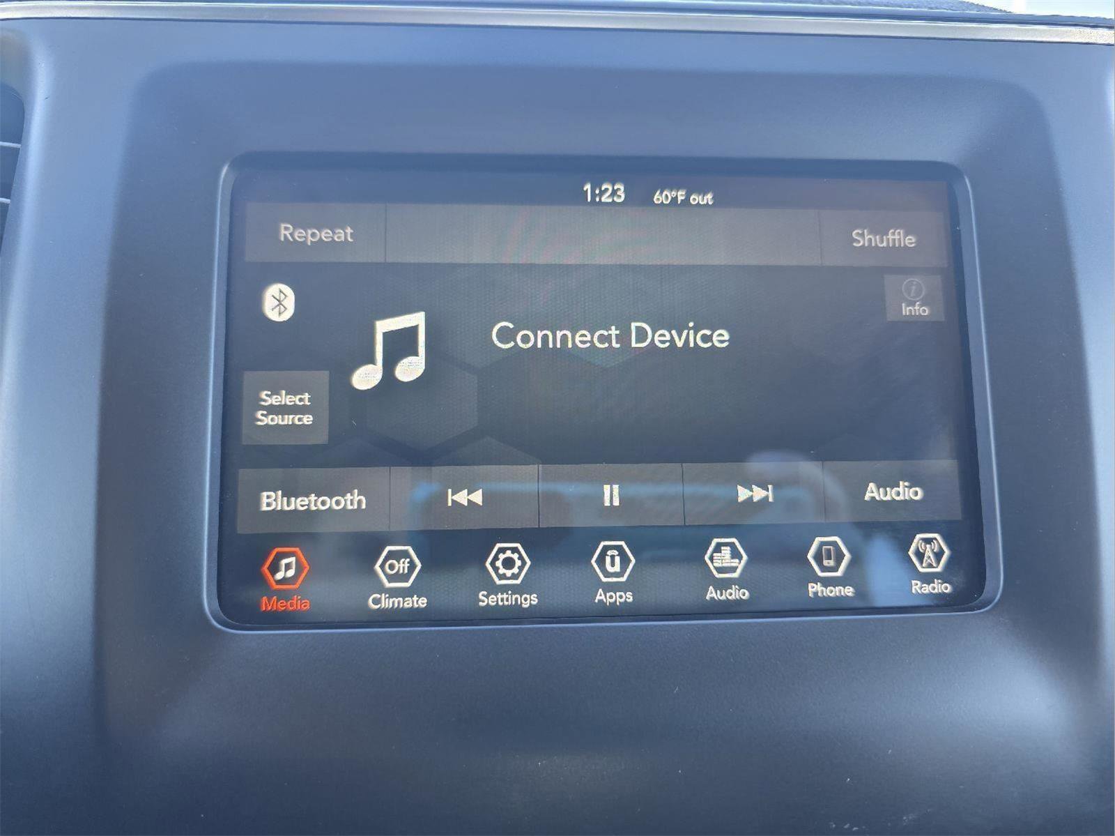 Used 2020 Jeep Cherokee Latitude w/ Cold Weather Group image 15