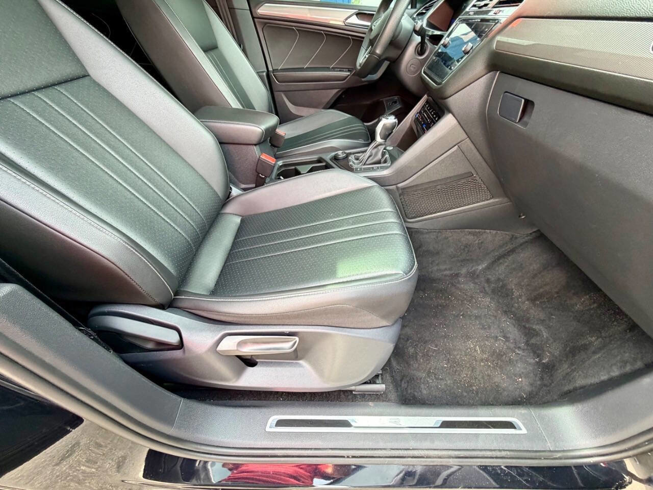 Used 2022 Volkswagen Tiguan SE R-Line AWD/4WD image 25