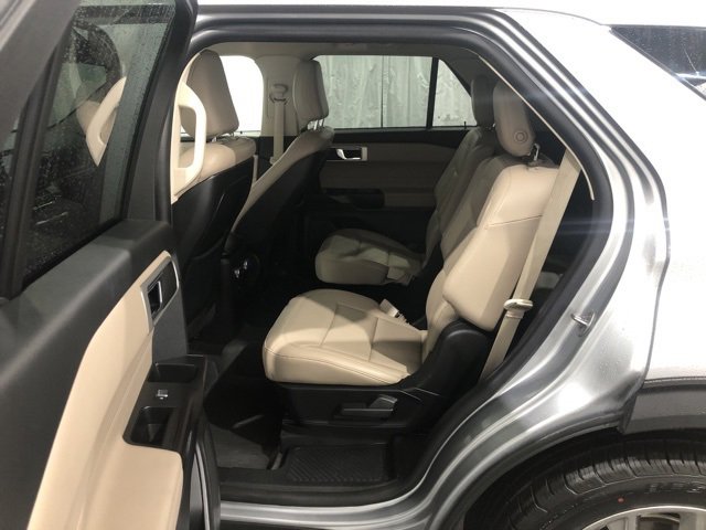 Used 2020 Ford Explorer XLT w/ Equipment Group 202A image 7