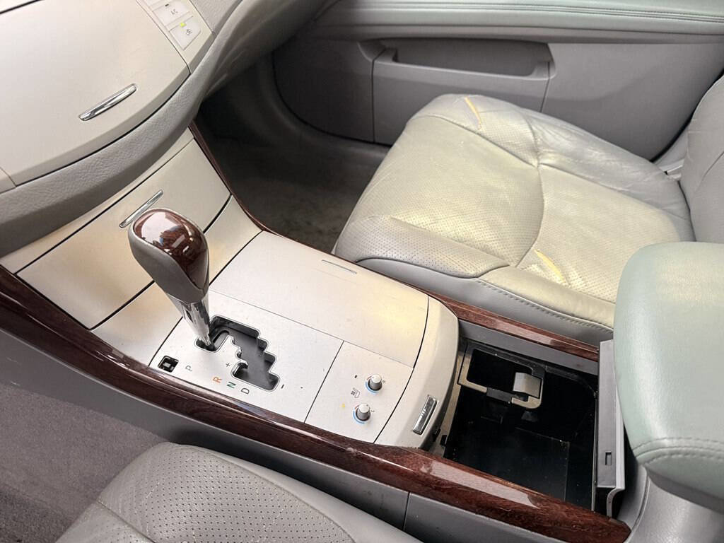 Used 2009 Toyota Avalon Limited FWD image 12