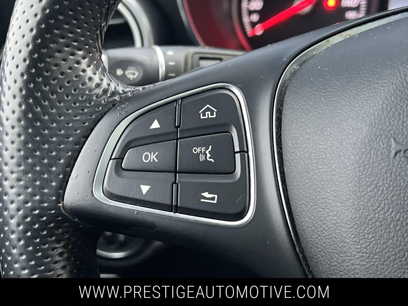 Used 2018 Mercedes-Benz GLC 300 4MATIC image 32