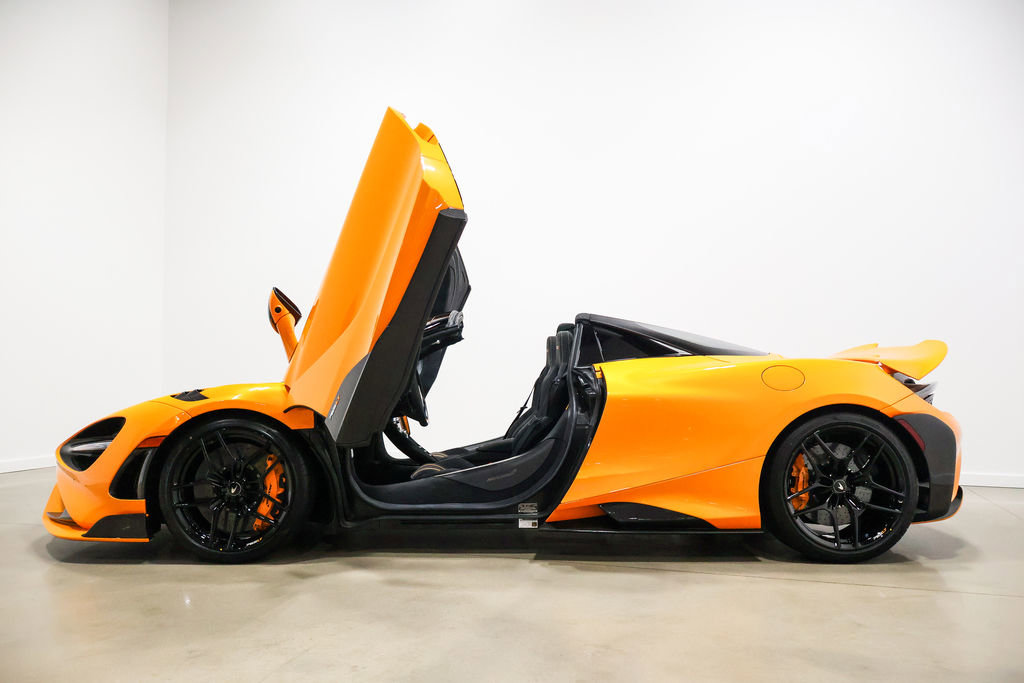 Used 2022 McLaren 765LT RWD image 17