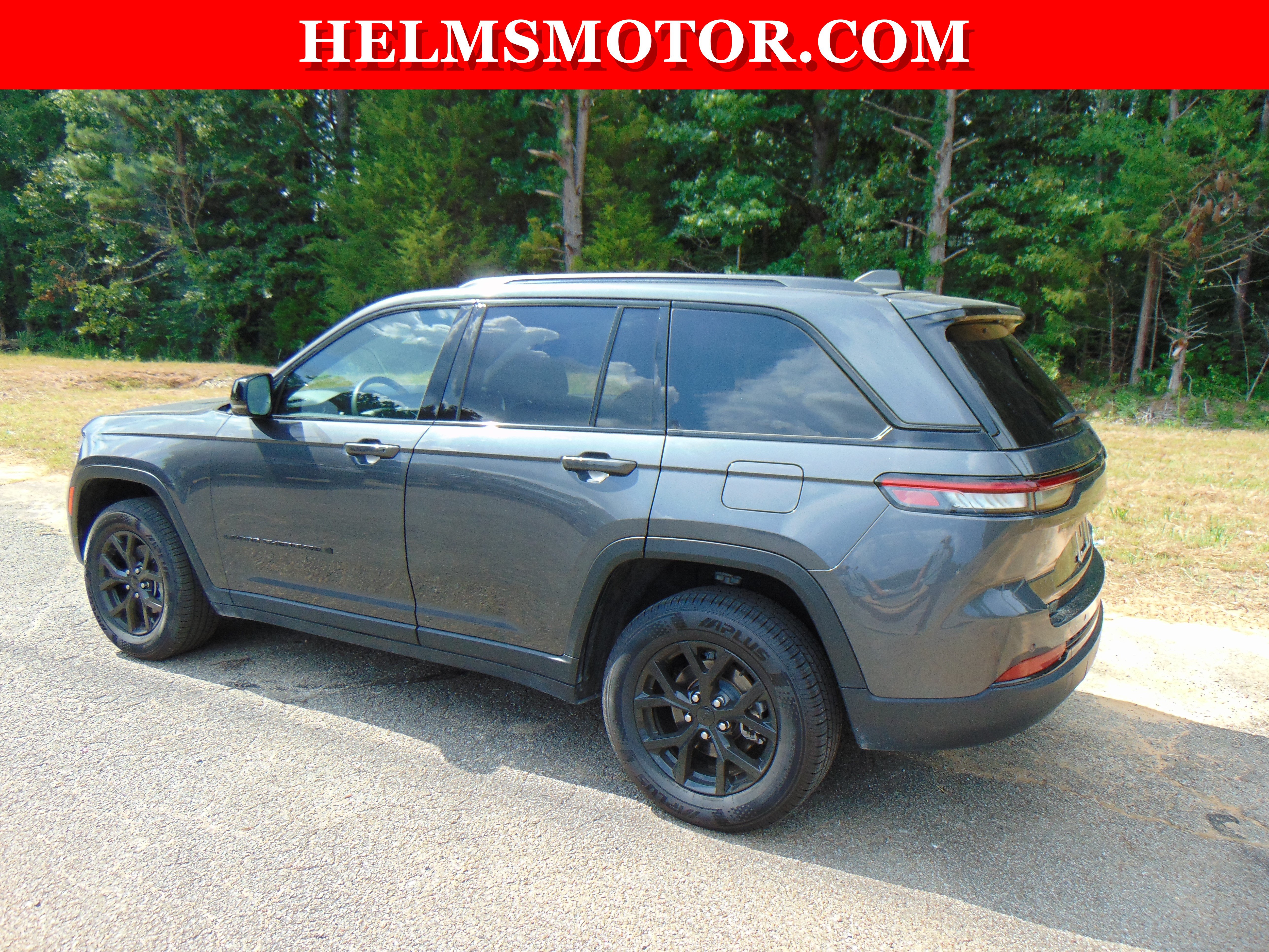 Used 2024 Jeep Grand Cherokee Altitude RWD image 7