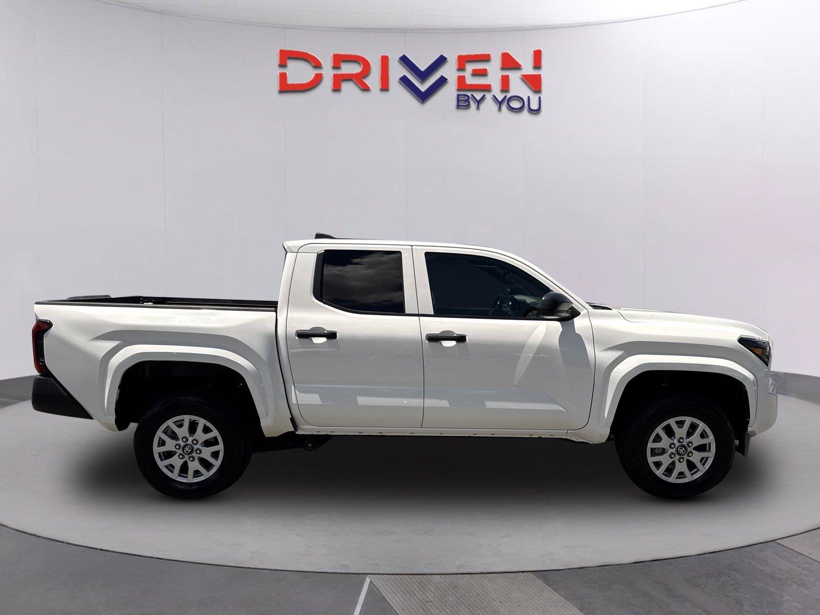 Used 2025 Toyota Tacoma SR AWD/4WD image 2