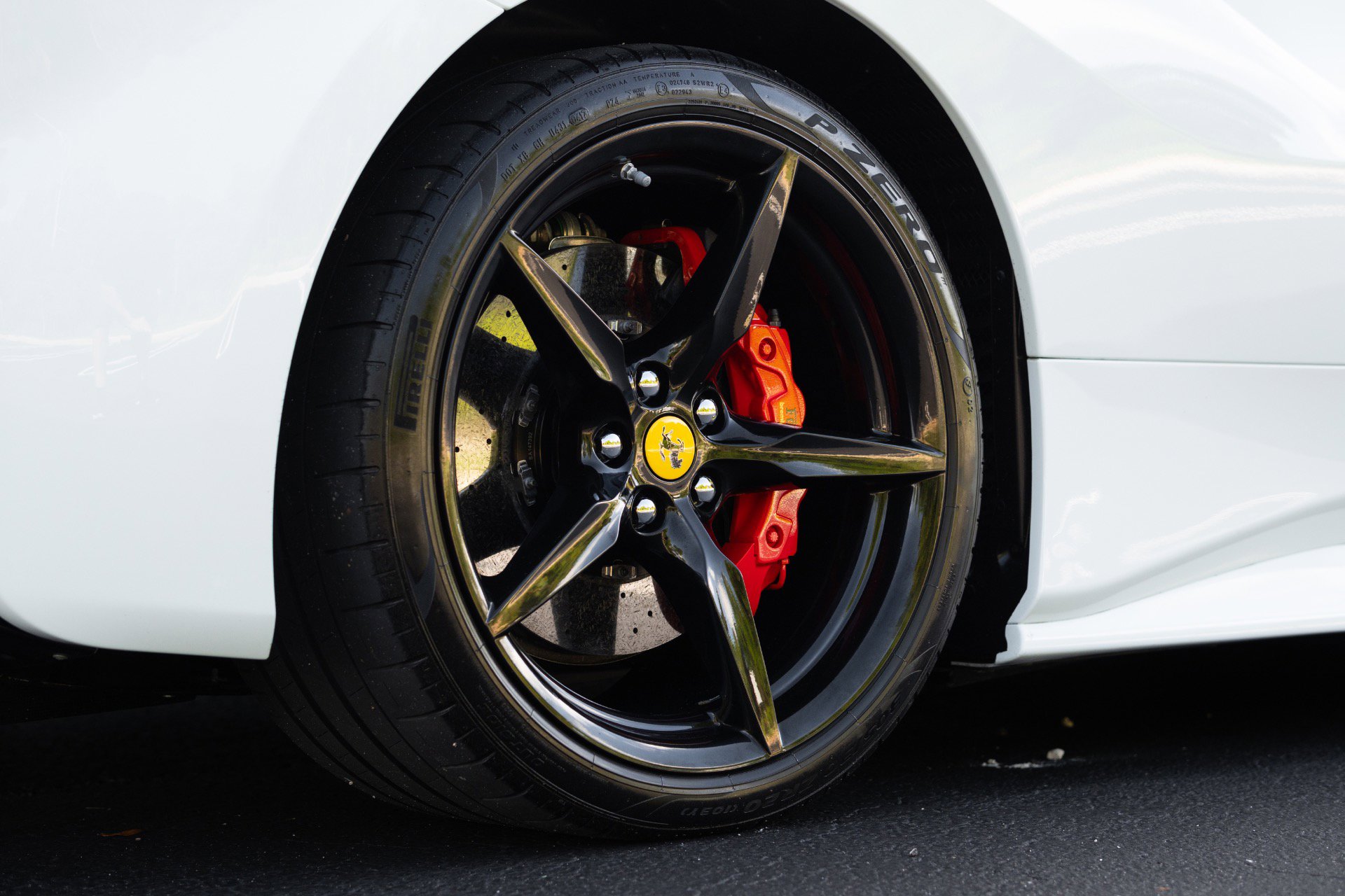 Used 2017 Ferrari 488 GTB RWD image 17