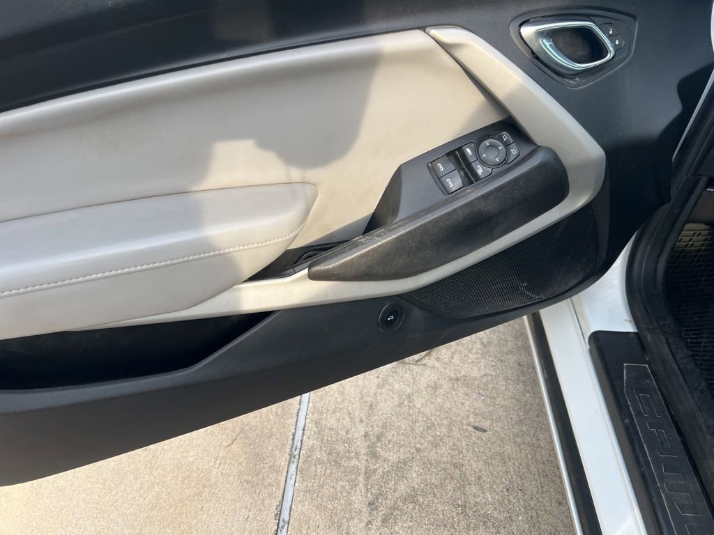 Used 2020 Chevrolet Camaro LT RWD image 8