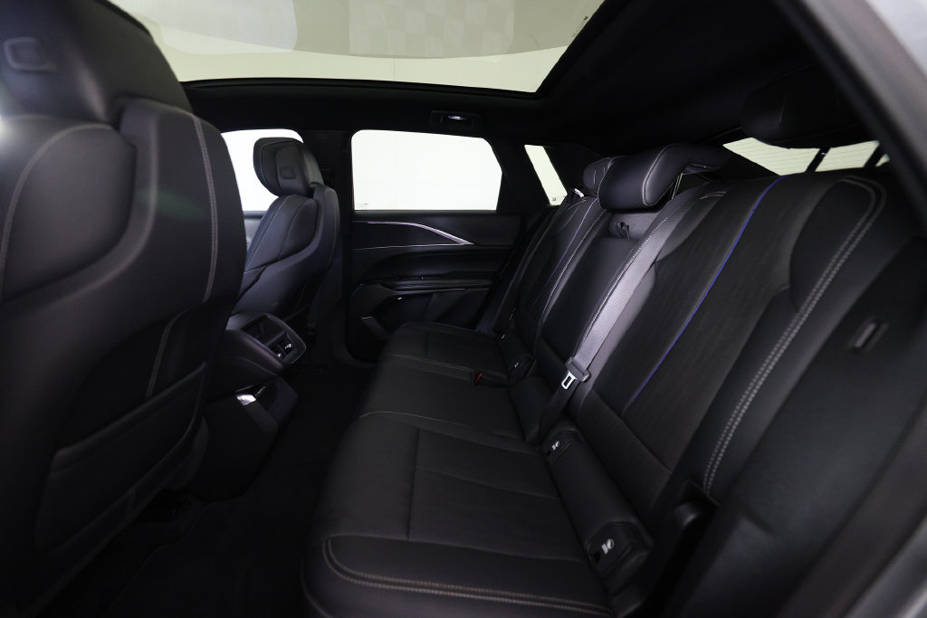 Used 2024 Cadillac Lyriq Luxury RWD image 13