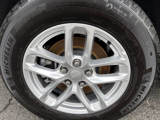 Used 2025 Jeep Grand Cherokee L Laredo w/ Luxury Tech Group I AWD/4WD image 9