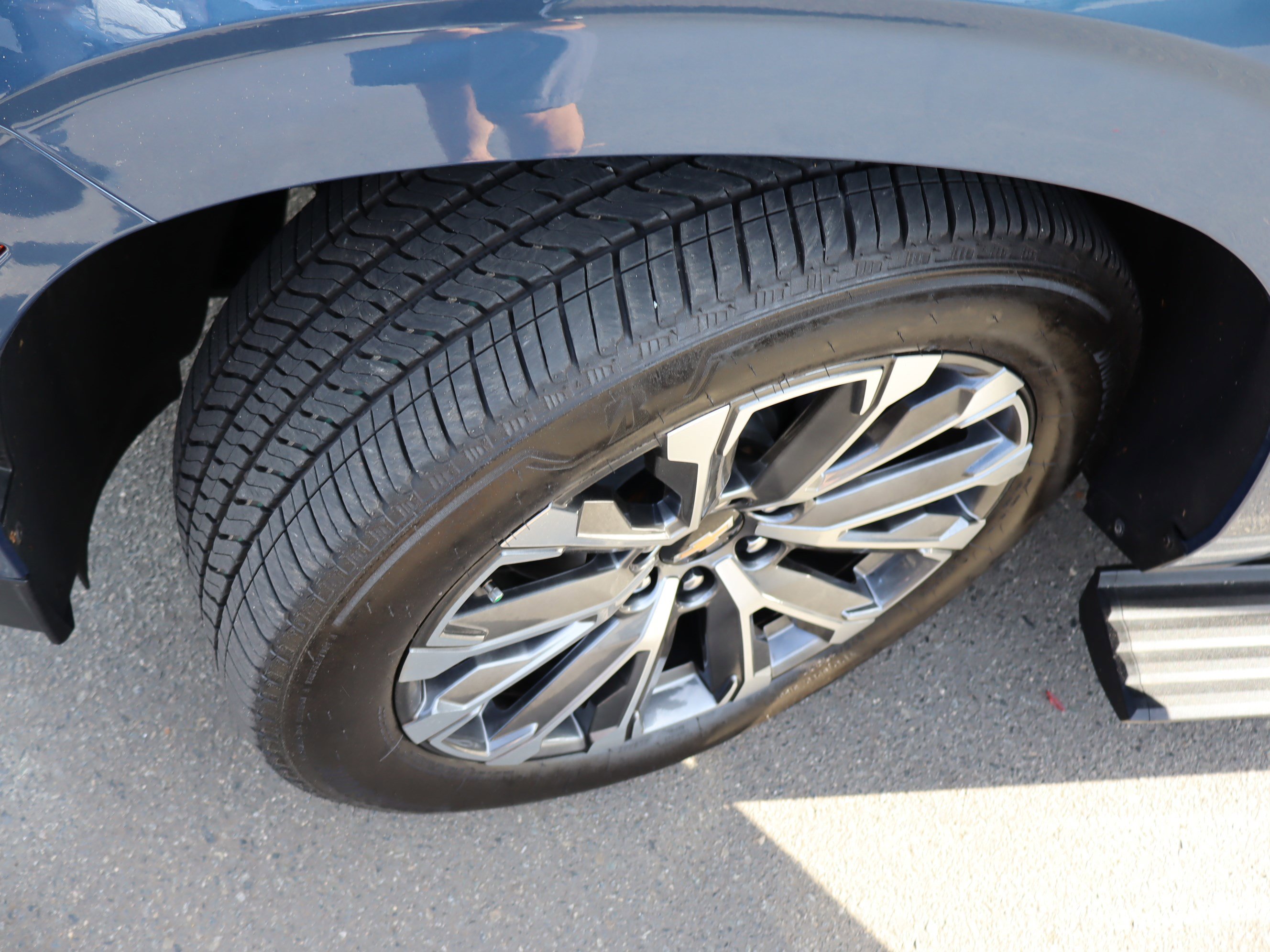 Used 2026 Chevrolet Suburban High Country AWD/4WD image 47