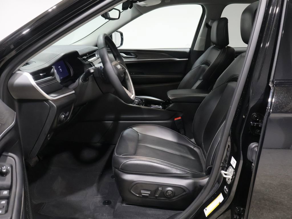 Used 2023 Jeep Grand Cherokee L Limited w/ Trailer Tow Group (B) image 11