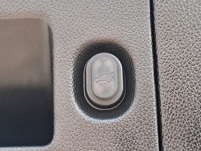 Used 2018 Chevrolet Tahoe LT AWD/4WD image 36