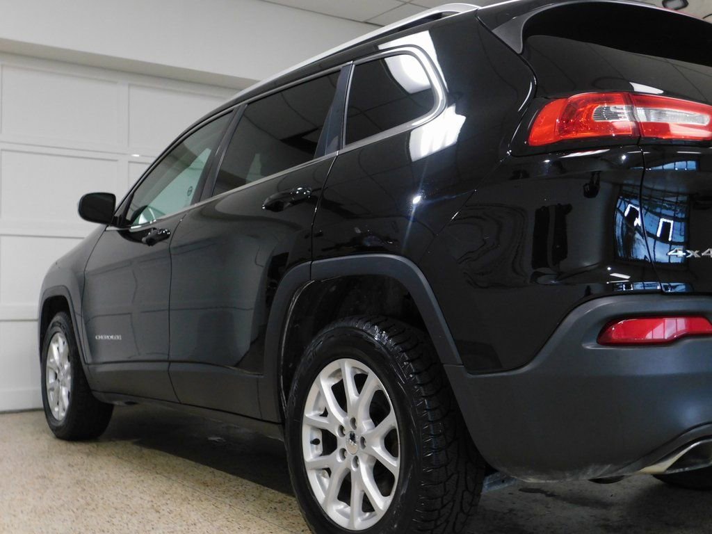 Used 2017 Jeep Cherokee Latitude w/ Comfort & Convenience Group AWD/4WD image 74