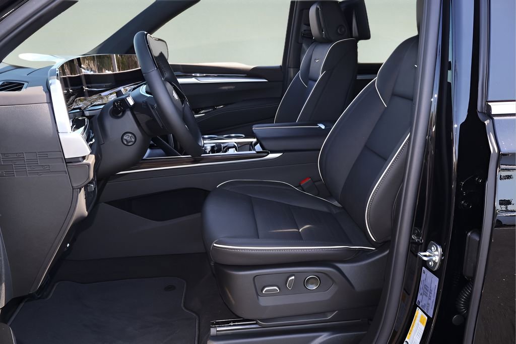 New 2026 Cadillac Escalade Luxury AWD/4WD image 13