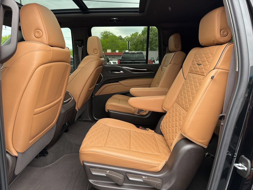 Used 2024 Cadillac Escalade ESV Sport AWD/4WD image 27