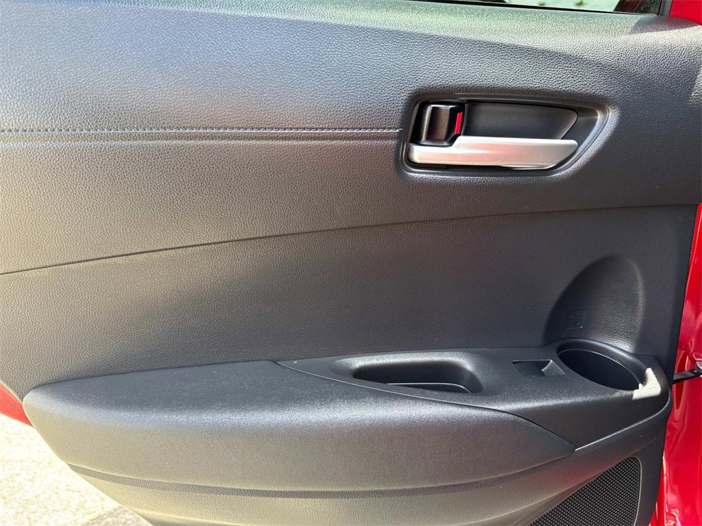 Used 2022 Toyota Corolla Cross XLE image 19