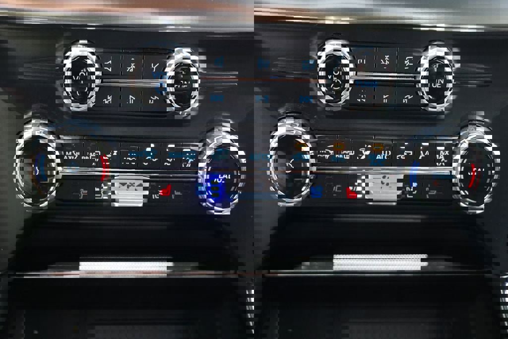 Used 2023 Ford F150 Lariat w/ Equipment Group 502A High image 28