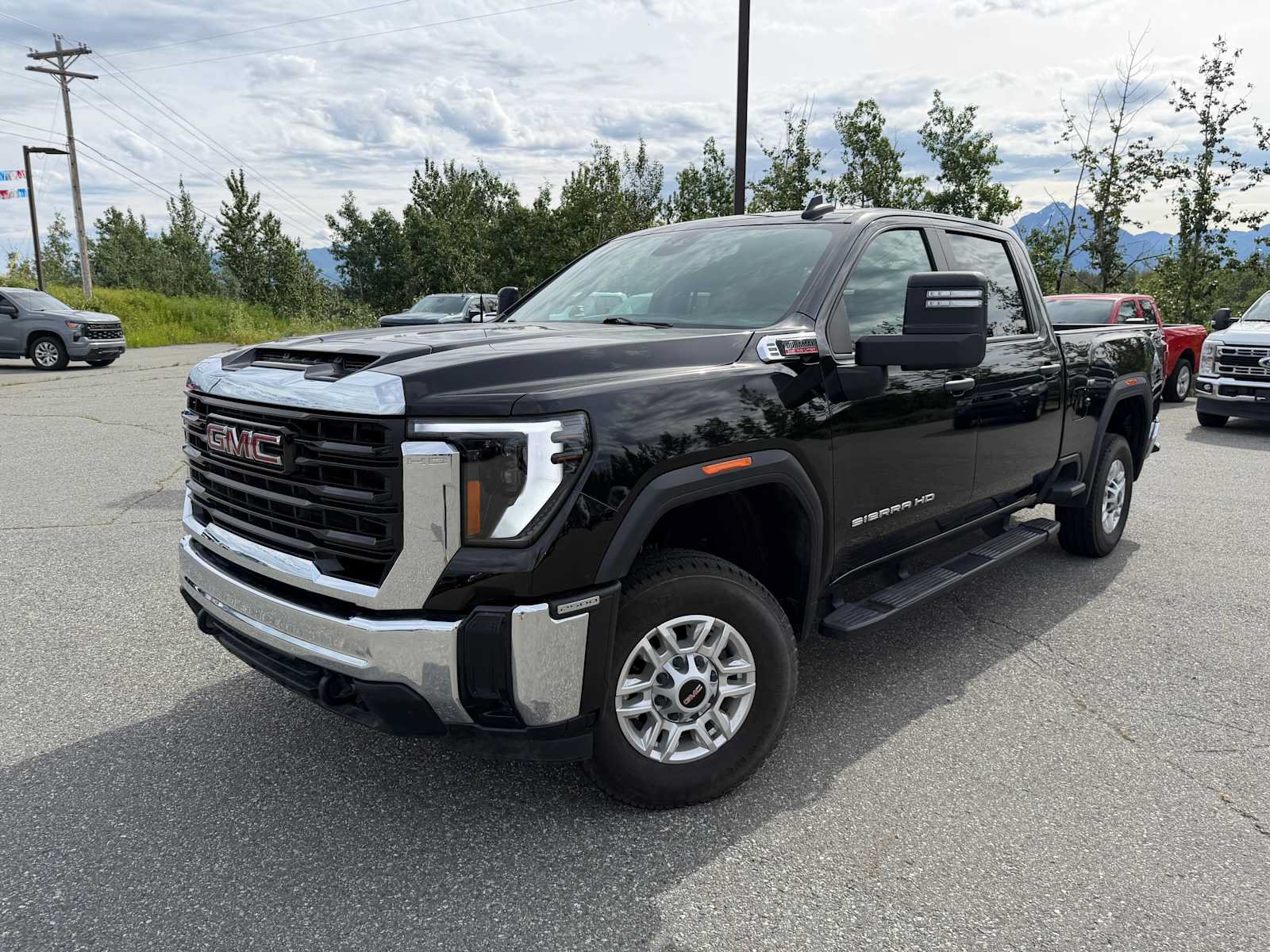 Used 2024 GMC Sierra 2500 Pro AWD/4WD image 1