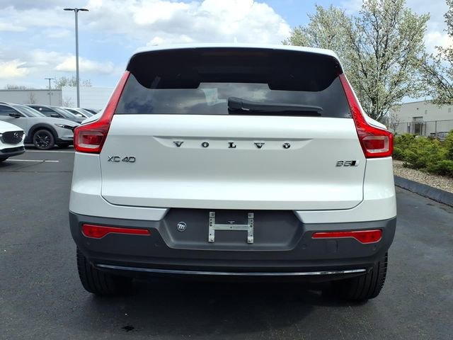 Used 2023 Volvo XC40 B5 Plus w/ Driver Assist Package image 5