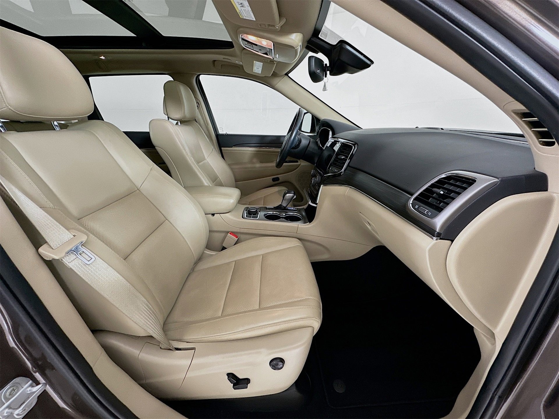 Used 2020 Jeep Grand Cherokee Limited w/ Luxury Group II image 30