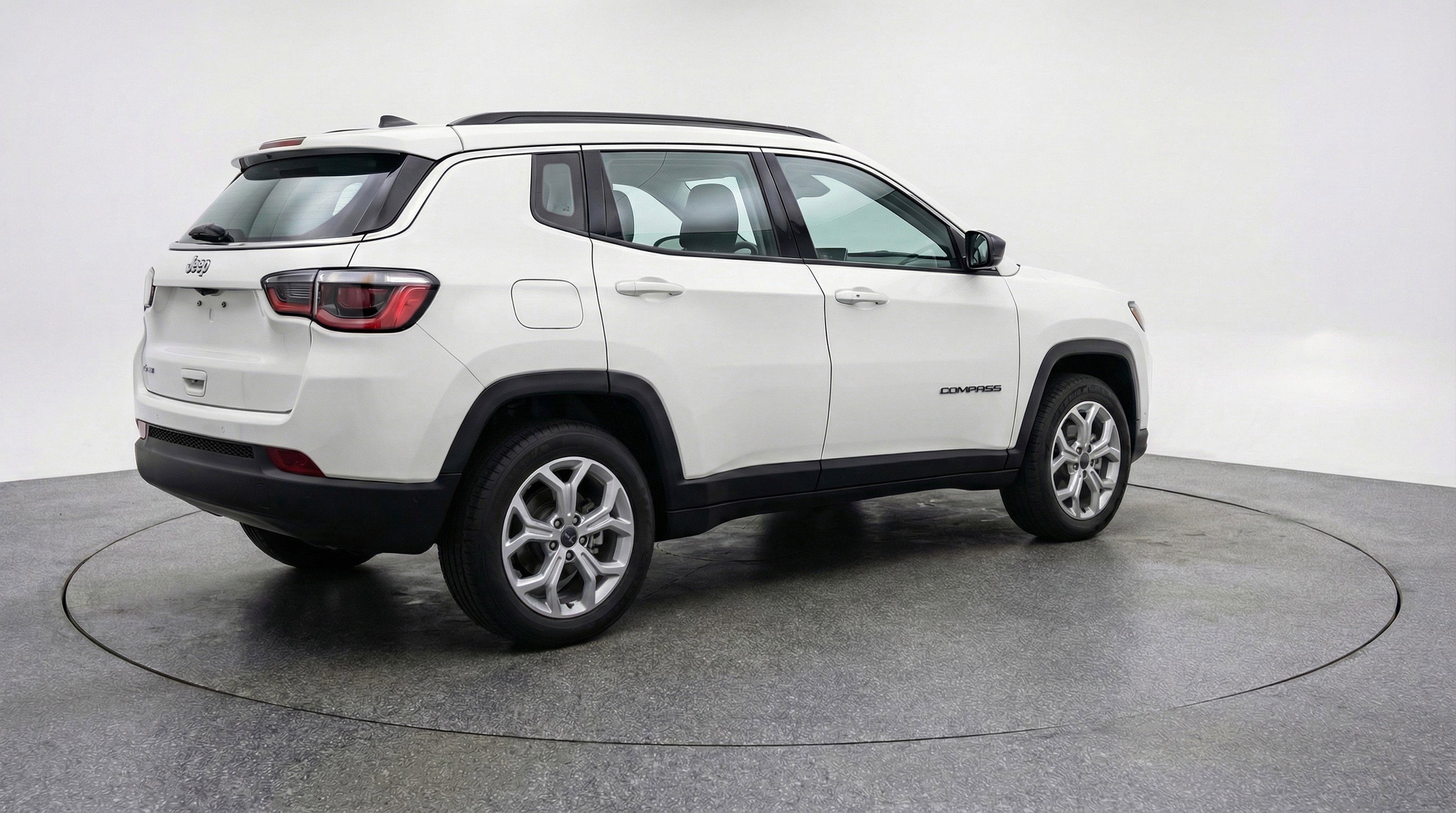 Used 2025 Jeep Compass Latitude AWD/4WD image 9