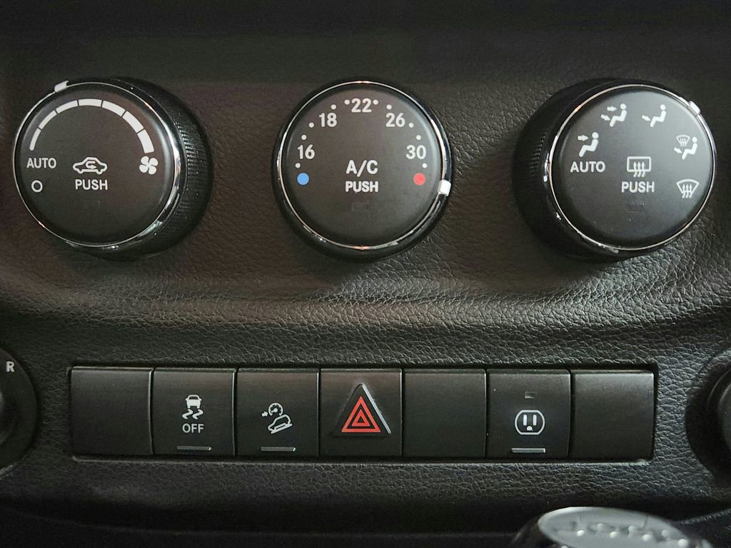 Used 2018 Jeep Wrangler Unlimited Sahara w/ Dual Top Group image 17