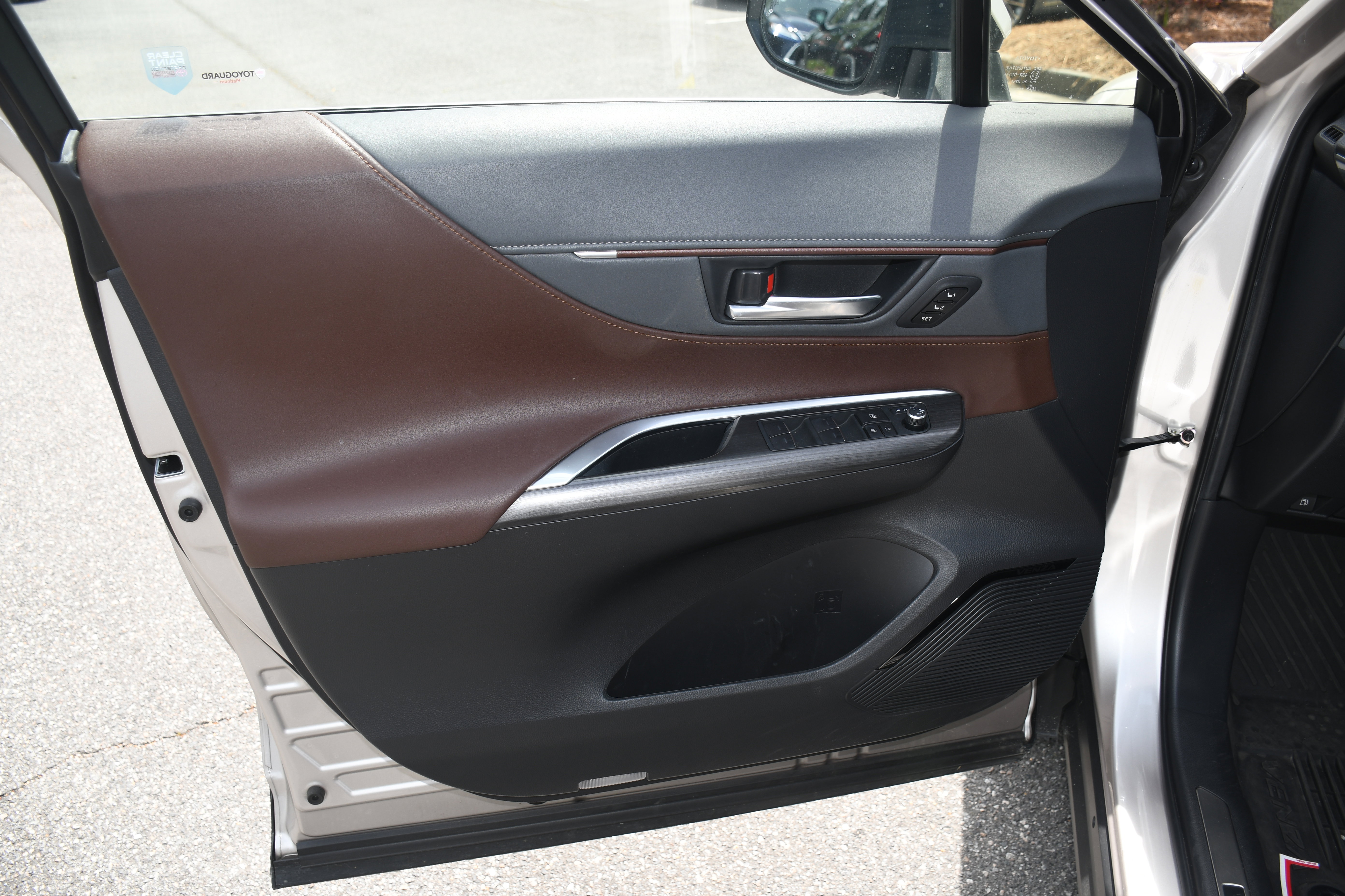 Certified 2023 Toyota Venza XLE AWD/4WD image 9