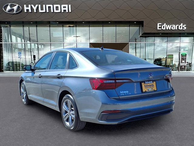 Used 2024 Volkswagen Jetta SE image 3