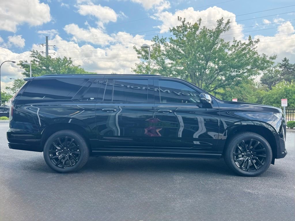 Used 2024 Cadillac Escalade ESV Sport Platinum w/ LPO, ONYX Package image 5