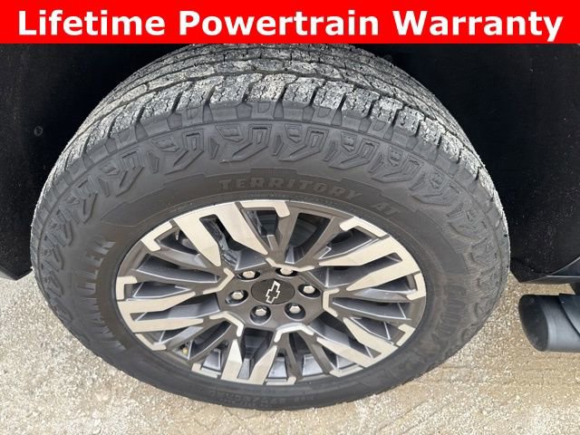 Used 2025 Chevrolet Suburban Z71 image 28